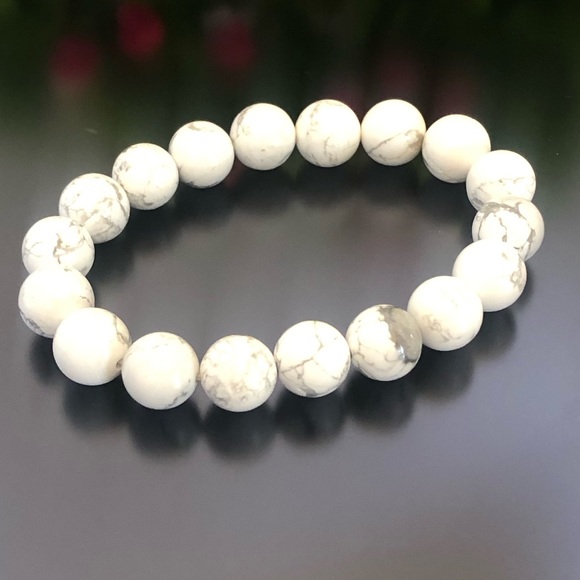 White Howlite 10mm Natural Stone Beads Stretchable Bracelet - Picture 2 of 2